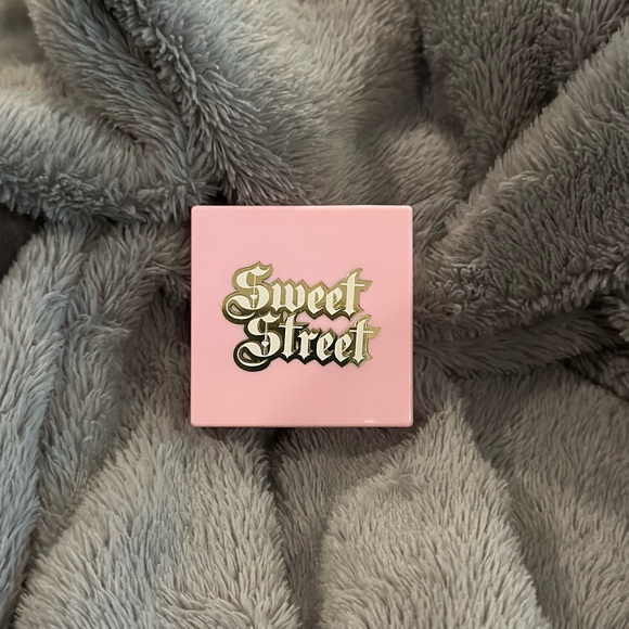 🌈Choose 3 for $10 💜Pick 3 and Offer $10 ~🤩Street Sweet Rivi & Sun Eyeshadow - Picture 2 of 4